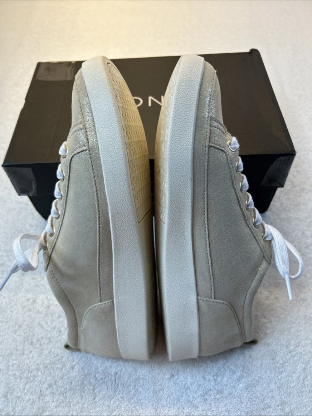 Vionic Winny Fashion Sneakers Gold Metallic Leather Women SZ 8.5 NEW in Box - Picture 3 of 10